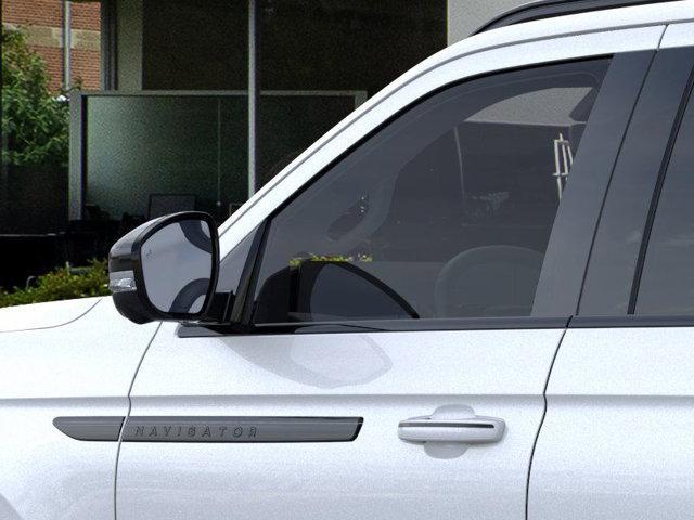 new 2025 Lincoln Navigator car, priced at $111,025