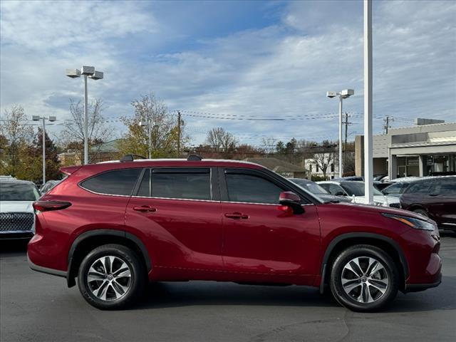 used 2024 Toyota Highlander car, priced at $44,600