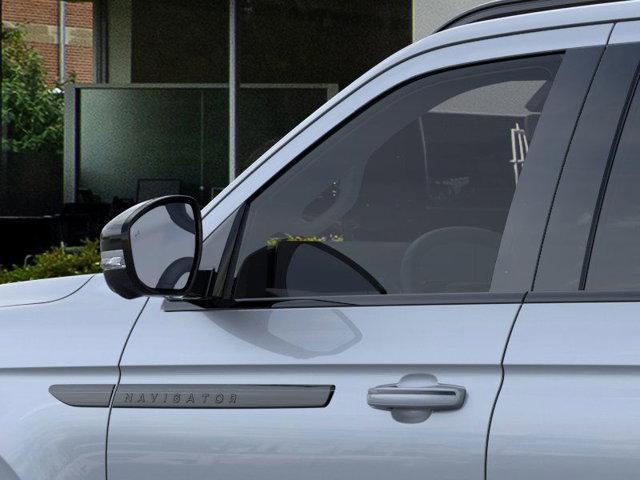 new 2025 Lincoln Navigator car, priced at $109,585