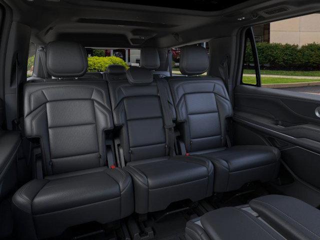 new 2025 Lincoln Navigator car, priced at $109,015