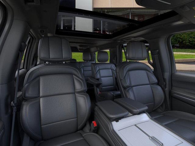 new 2025 Lincoln Navigator car, priced at $109,675