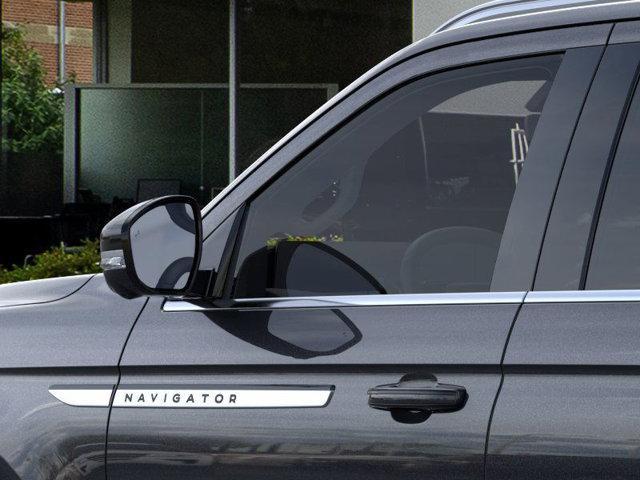 new 2025 Lincoln Navigator car, priced at $107,085