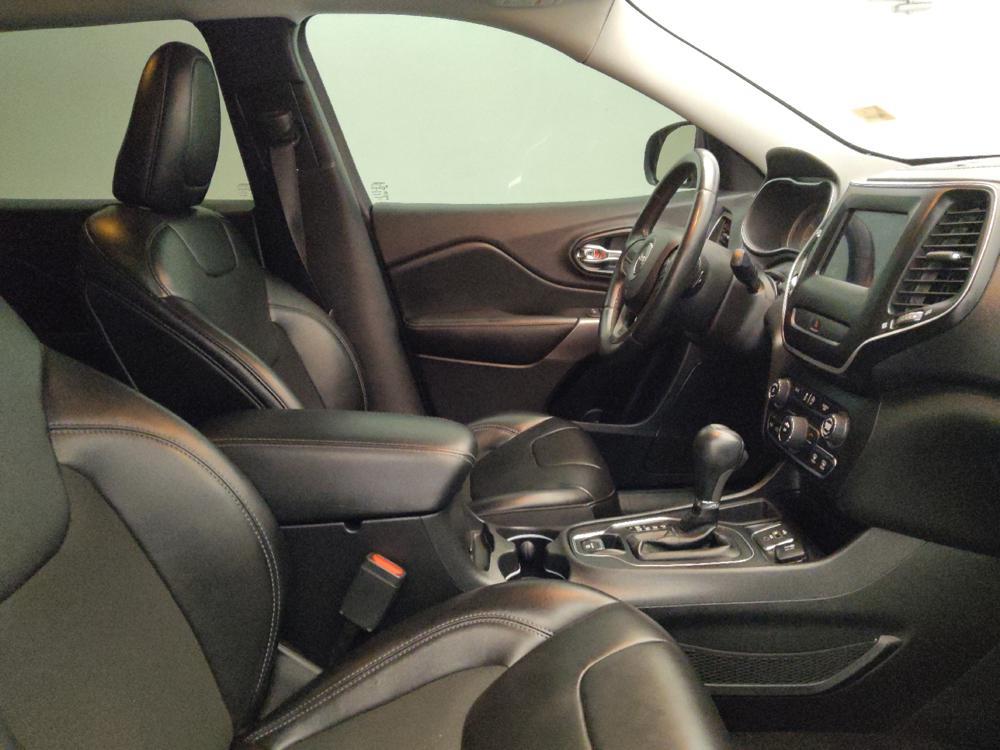 used 2019 Jeep Cherokee car, priced at $17,295