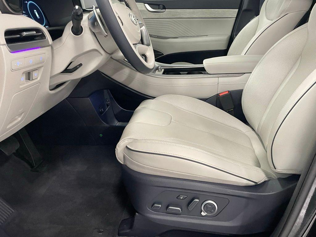 used 2025 Hyundai Palisade car, priced at $43,750