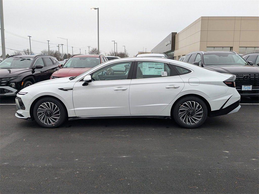 new 2025 Hyundai Sonata Hybrid car