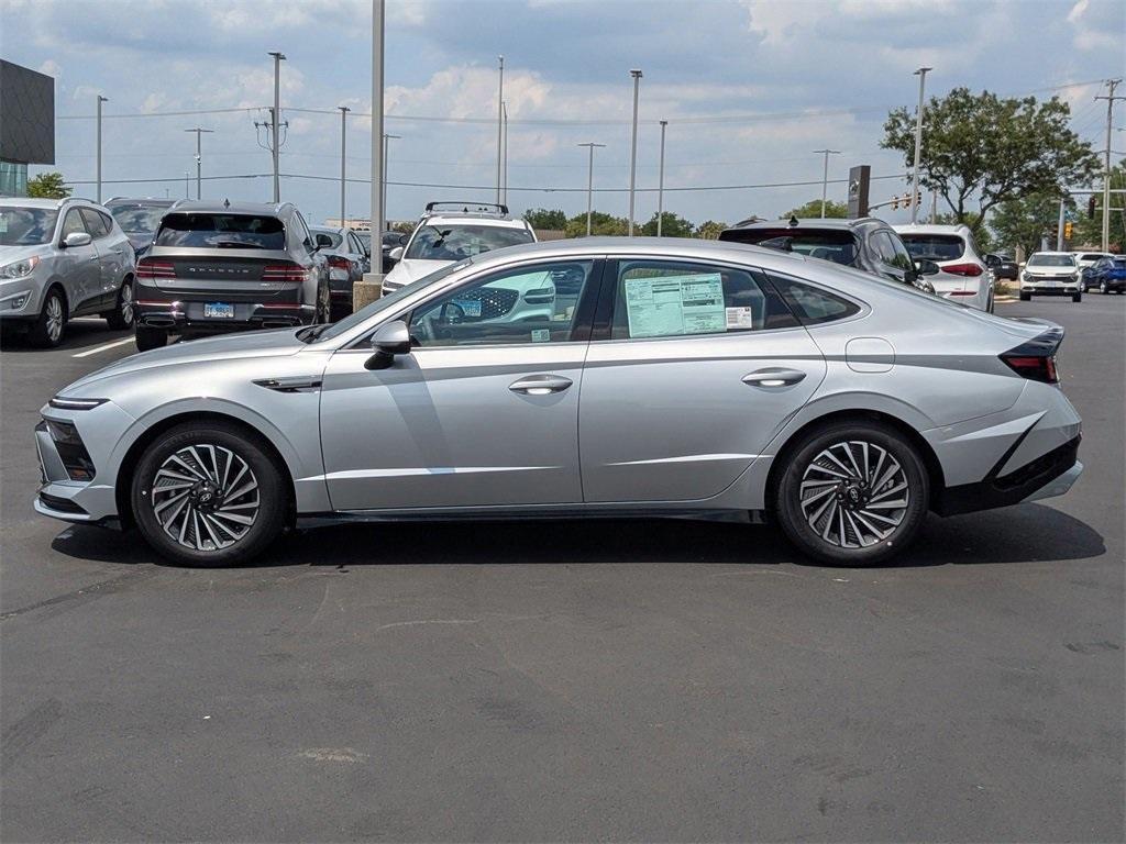 new 2025 Hyundai Sonata Hybrid car, priced at $32,905