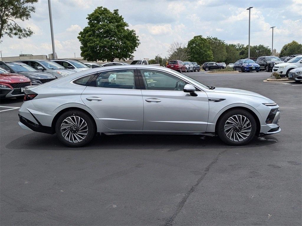 new 2025 Hyundai Sonata Hybrid car, priced at $32,905