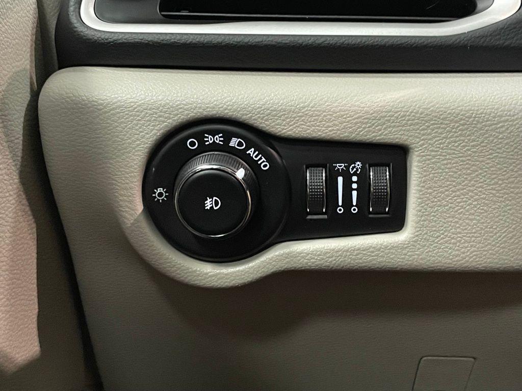 used 2023 Chrysler Pacifica car, priced at $24,000
