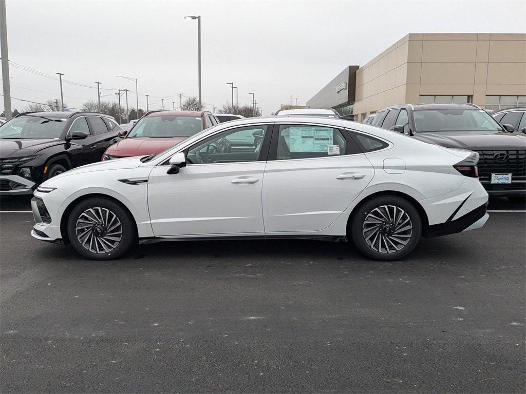 new 2025 Hyundai Sonata Hybrid car, priced at $39,630