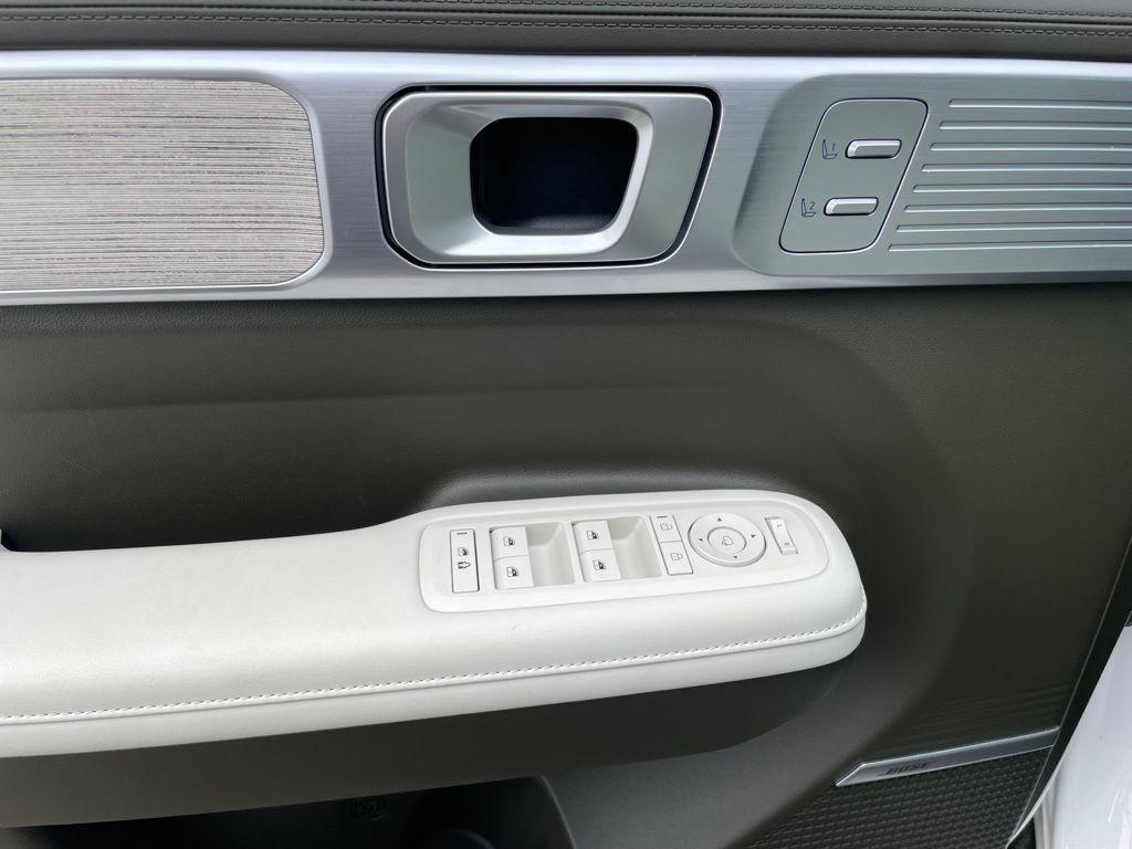used 2024 Hyundai Santa Fe car, priced at $38,000