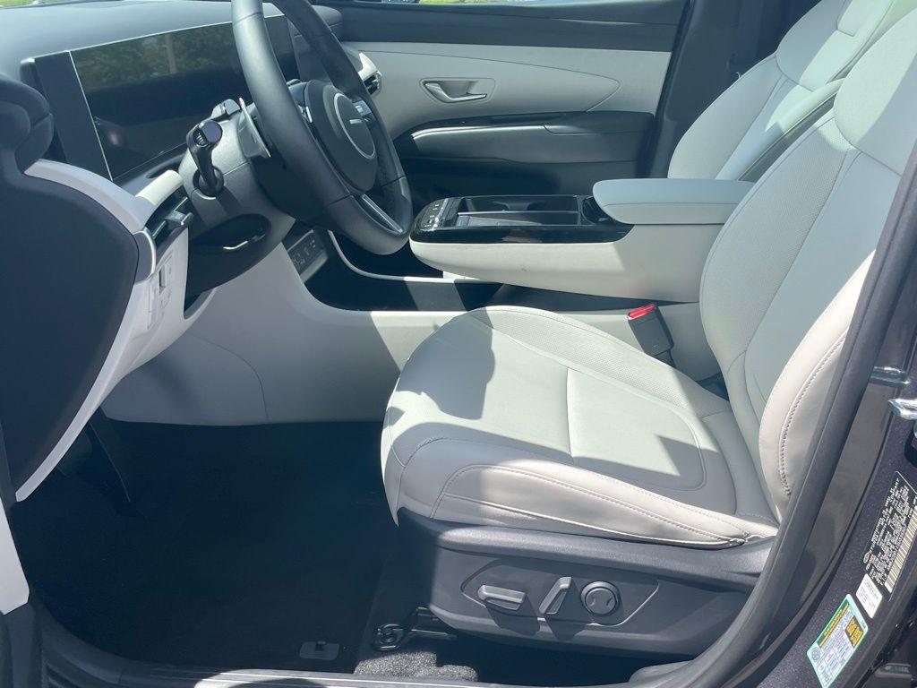 new 2025 Hyundai TUCSON Hybrid car, priced at $37,945