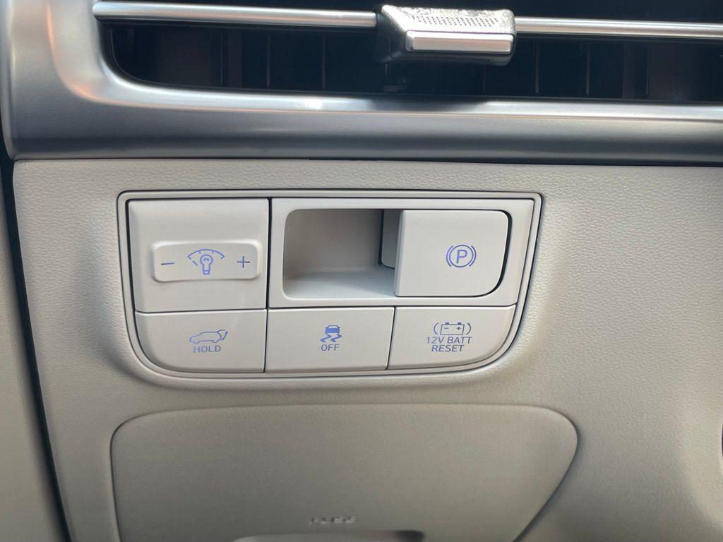 new 2025 Hyundai TUCSON Hybrid car, priced at $37,945