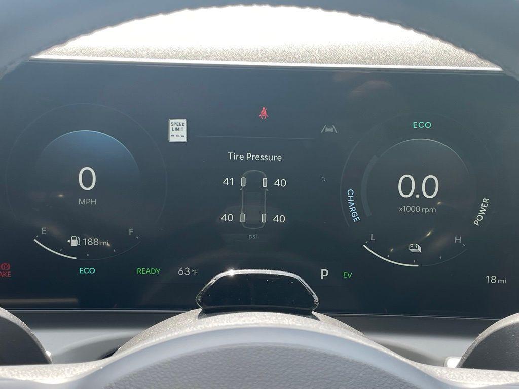 new 2025 Hyundai TUCSON Hybrid car, priced at $37,945