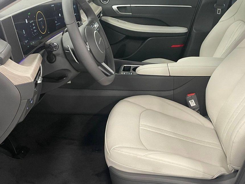 new 2025 Hyundai Sonata Hybrid car, priced at $38,885