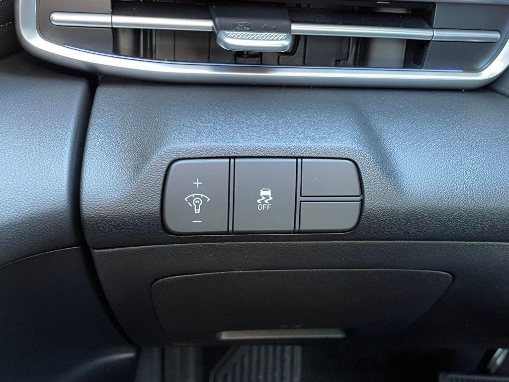 new 2025 Hyundai Elantra car, priced at $27,460
