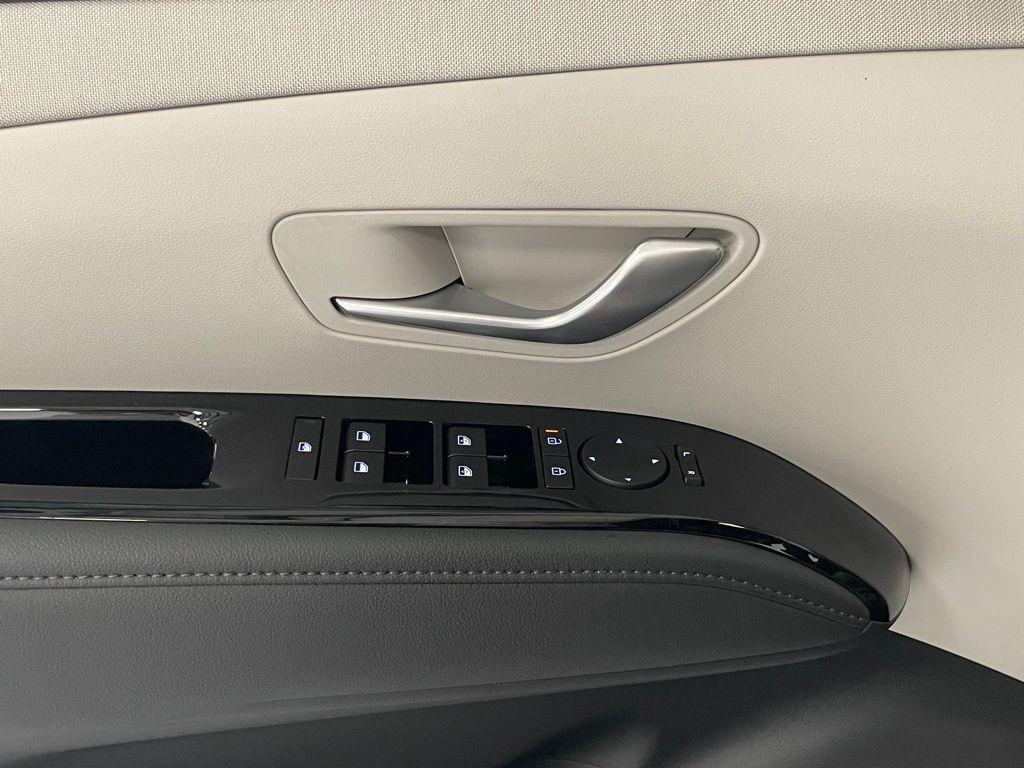 new 2025 Hyundai TUCSON Hybrid car, priced at $42,699