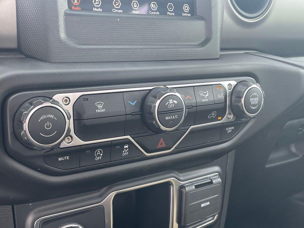 used 2022 Jeep Gladiator car, priced at $32,000