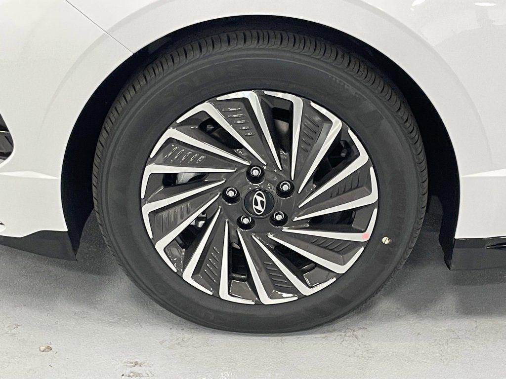 new 2025 Hyundai Sonata Hybrid car, priced at $32,567