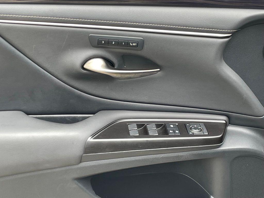 used 2019 Lexus ES 350 car, priced at $28,000