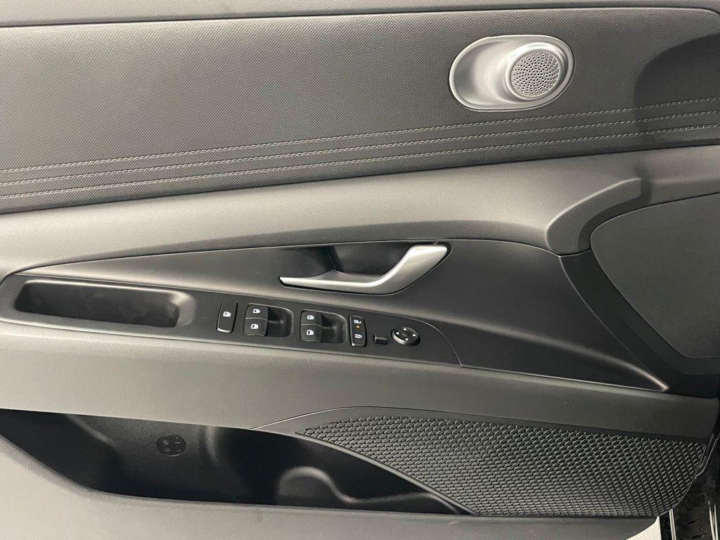new 2025 Hyundai ELANTRA HEV car, priced at $26,770