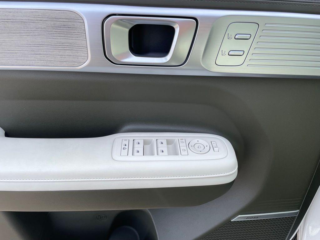 used 2024 Hyundai Santa Fe car, priced at $39,000