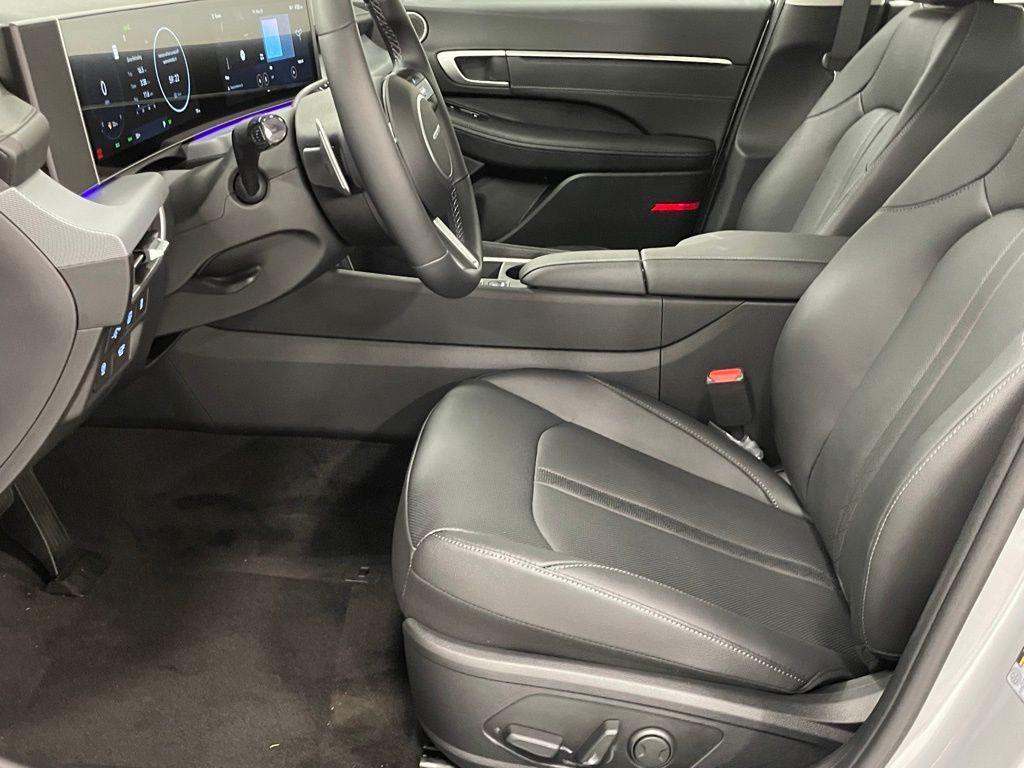 new 2025 Hyundai Sonata Hybrid car, priced at $38,885