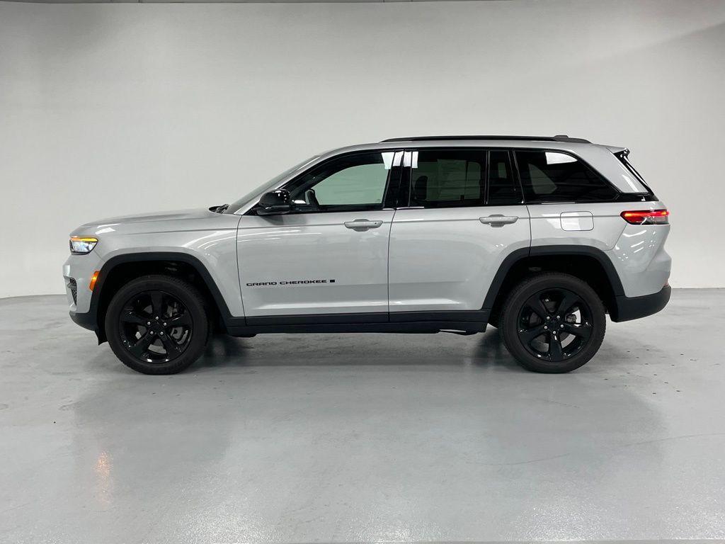 used 2024 Jeep Grand Cherokee car, priced at $37,000