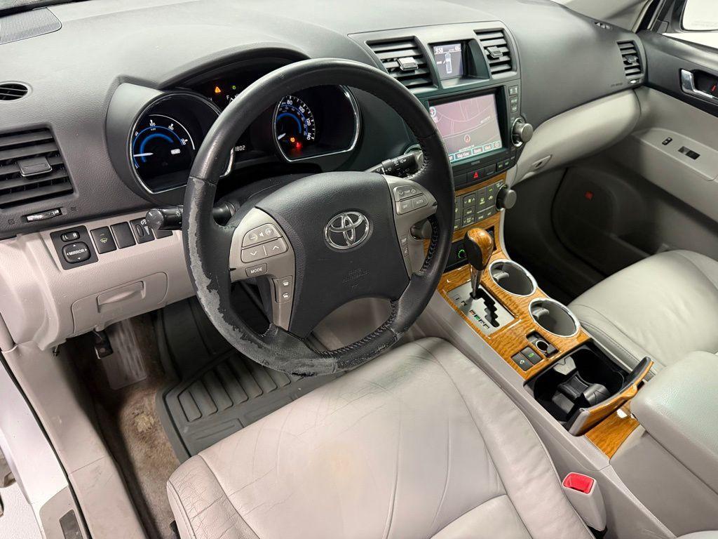 used 2010 Toyota Highlander Hybrid car, priced at $9,500