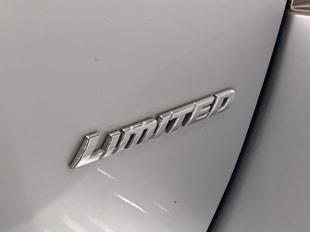 used 2010 Toyota Highlander Hybrid car, priced at $9,500