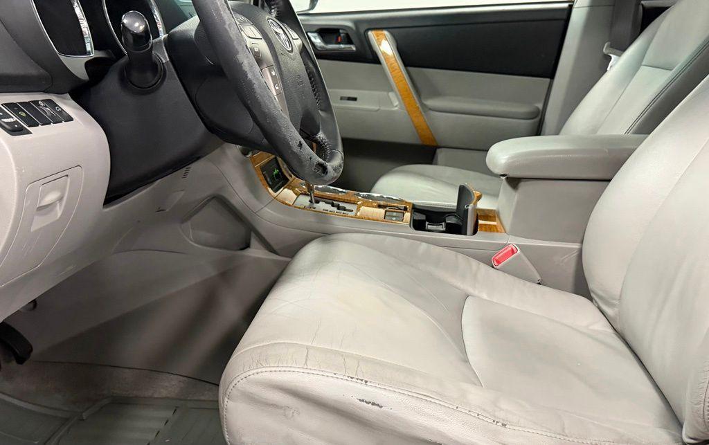 used 2010 Toyota Highlander Hybrid car, priced at $9,500