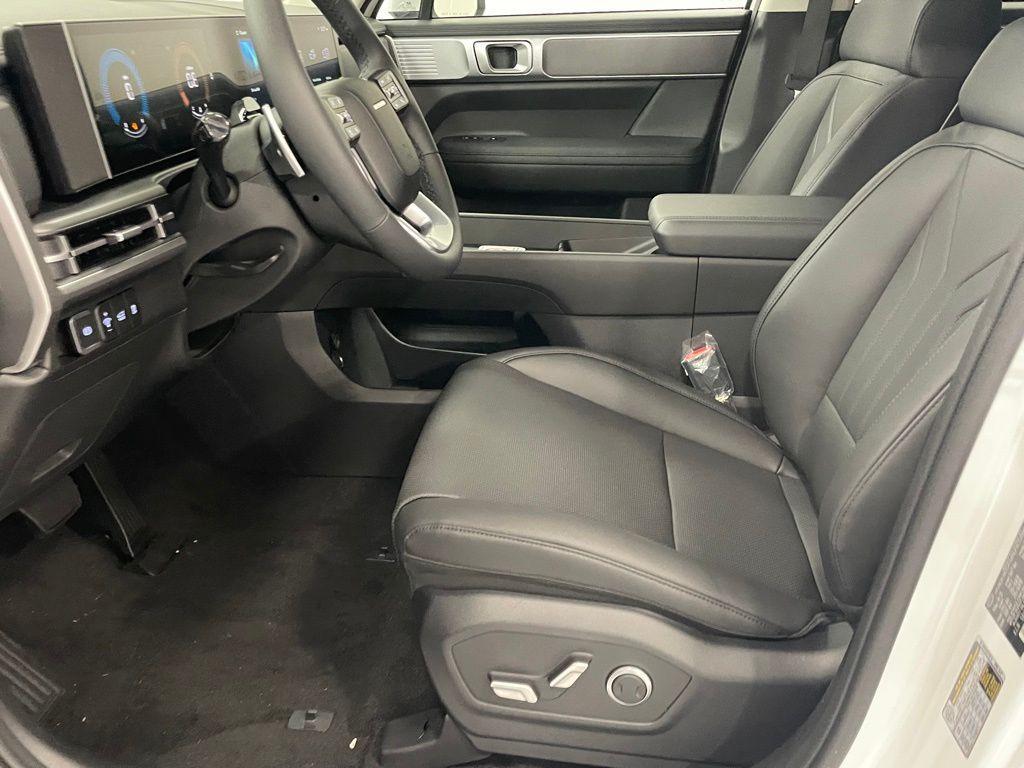 new 2025 Hyundai Santa Fe car, priced at $40,317