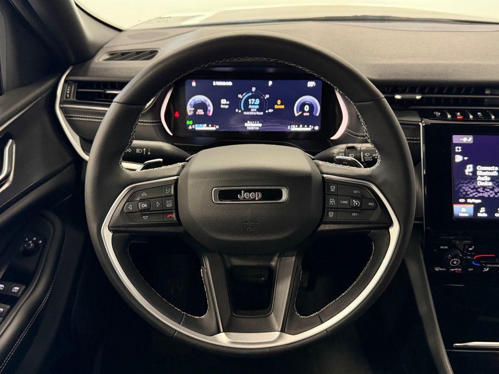 used 2023 Jeep Grand Cherokee car, priced at $32,000