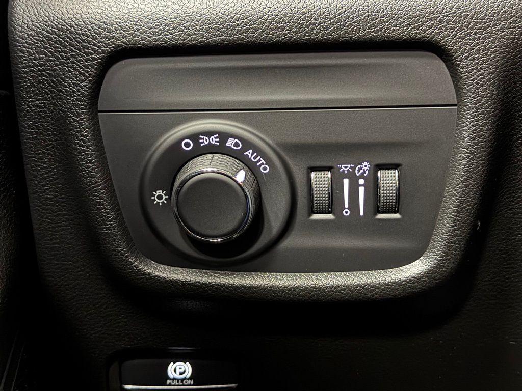 used 2023 Jeep Grand Cherokee car, priced at $32,000