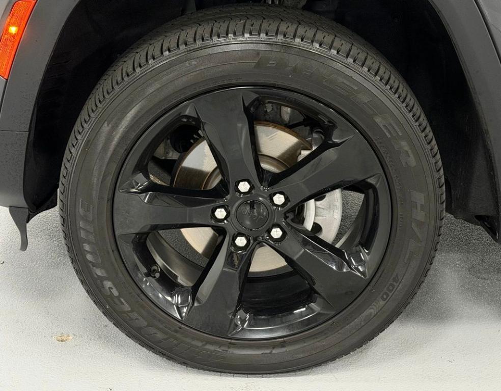 used 2023 Jeep Grand Cherokee car, priced at $32,000