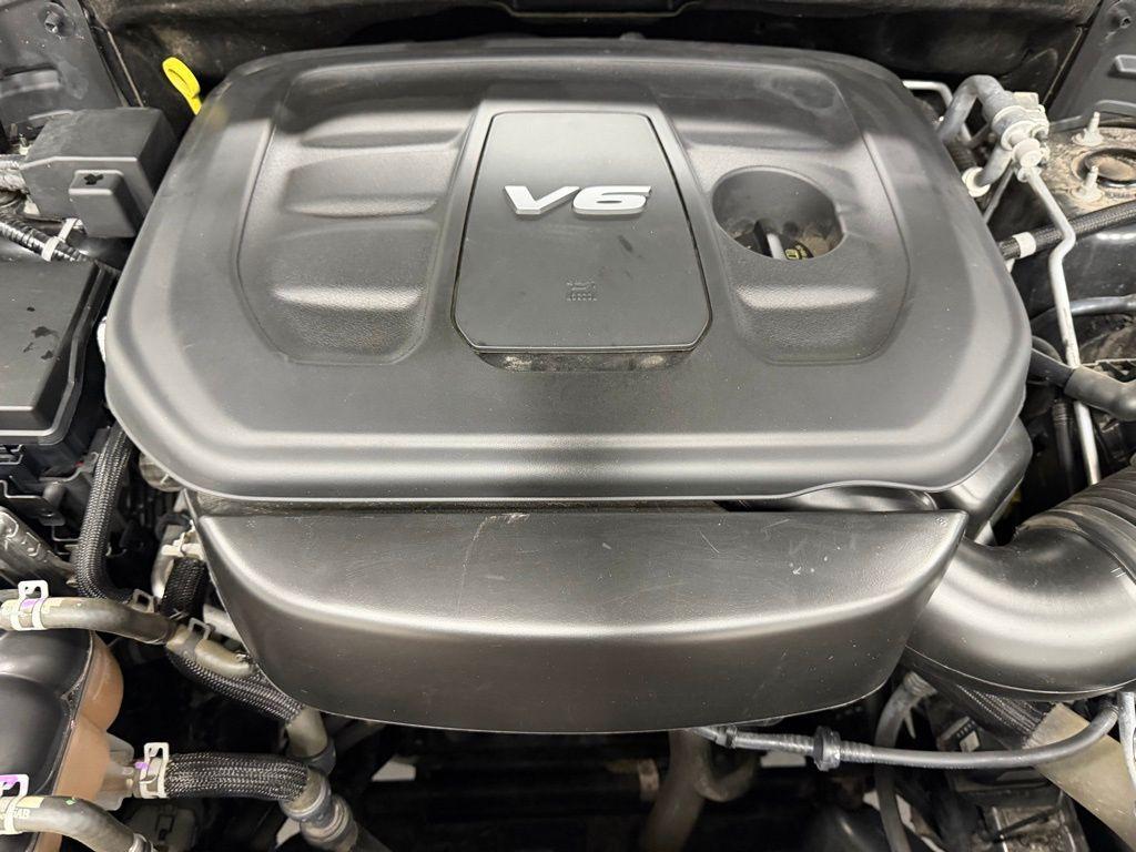 used 2016 Jeep Grand Cherokee car, priced at $14,750