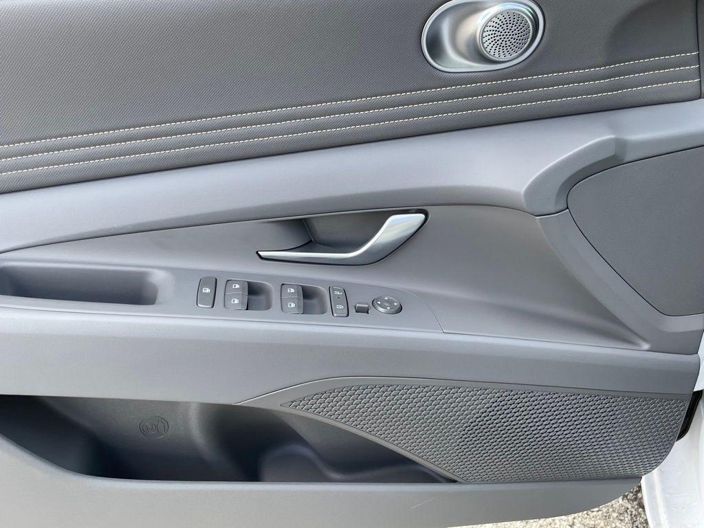 new 2025 Hyundai ELANTRA HEV car, priced at $29,209