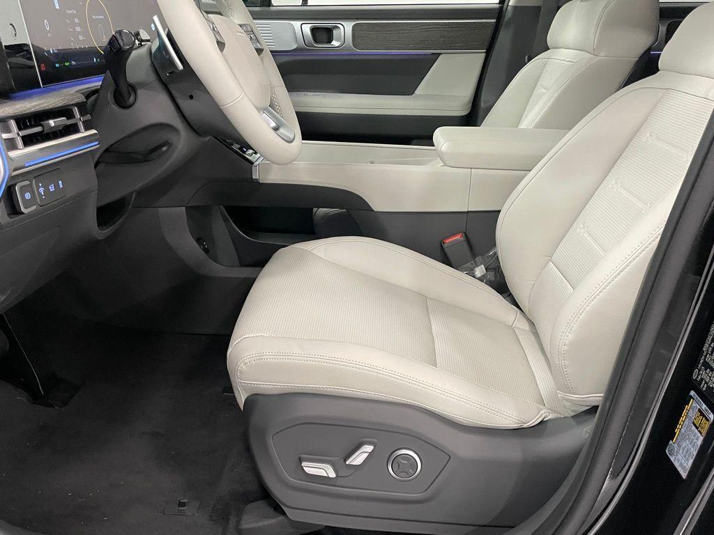 new 2025 Hyundai SANTA FE HEV car, priced at $47,955