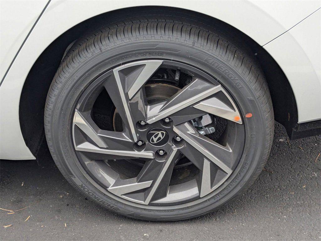 new 2025 Hyundai Elantra car, priced at $27,472