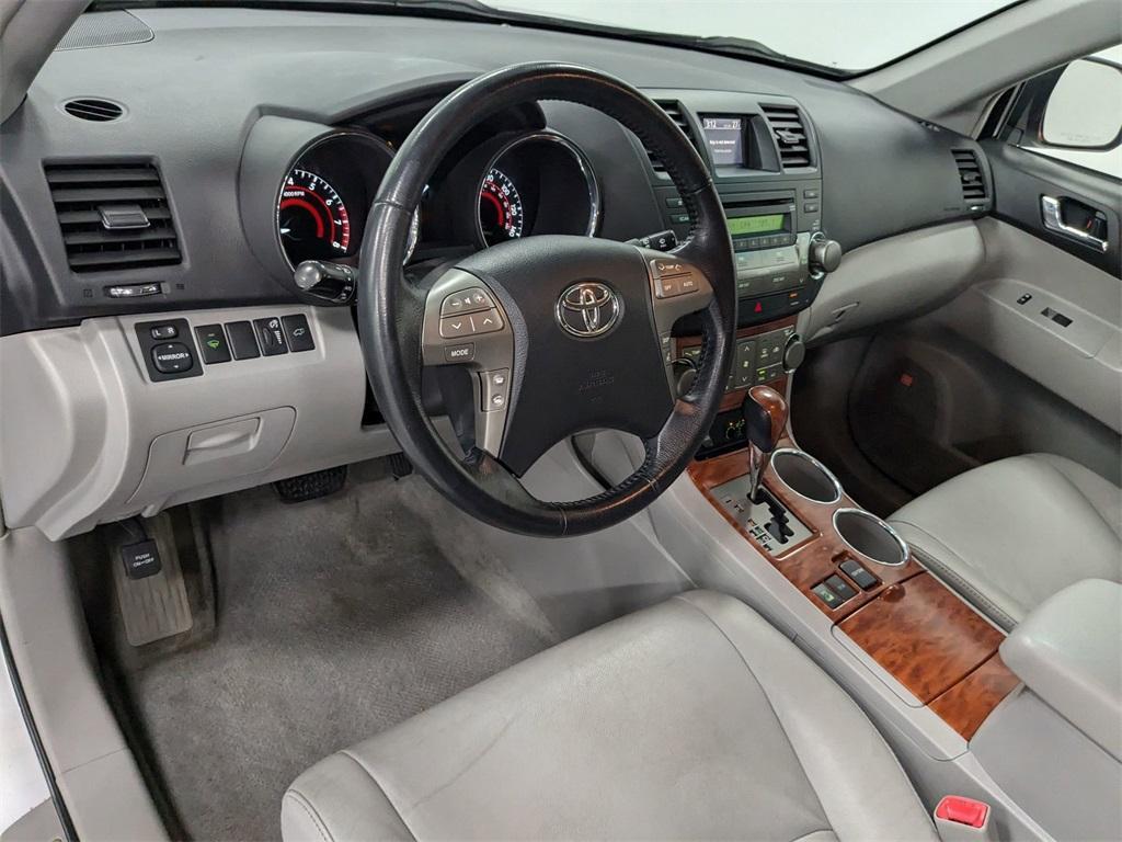 used 2008 Toyota Highlander car, priced at $7,750