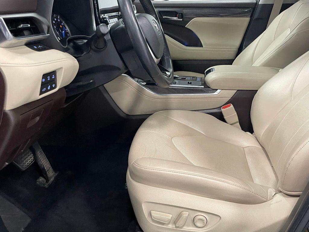 used 2022 Toyota Highlander Hybrid car, priced at $42,000