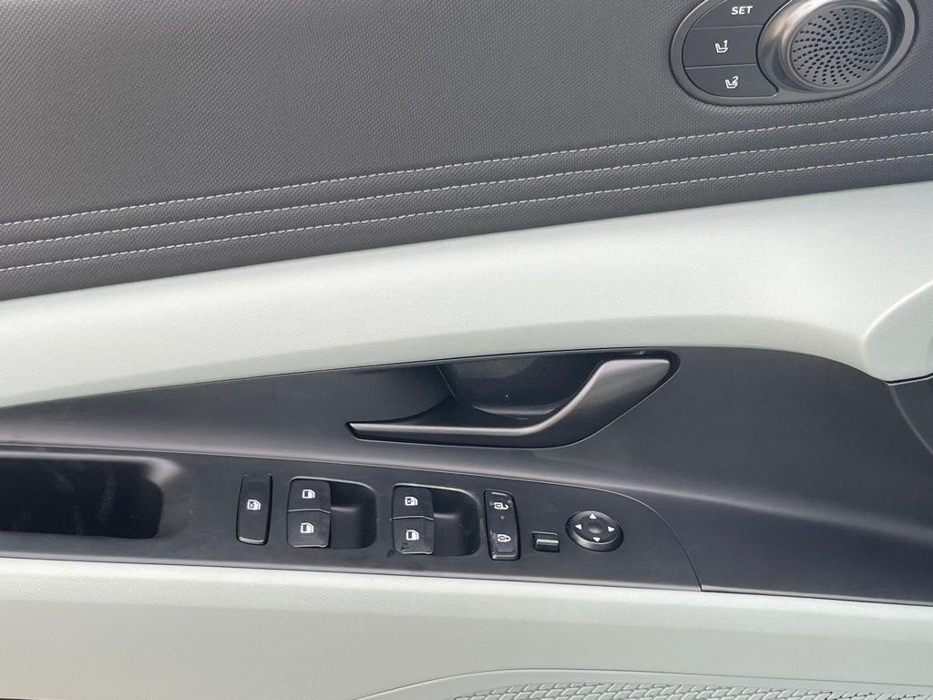 new 2025 Hyundai ELANTRA HEV car, priced at $31,598