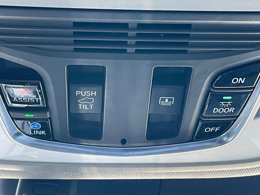 used 2019 Acura RDX car, priced at $27,000