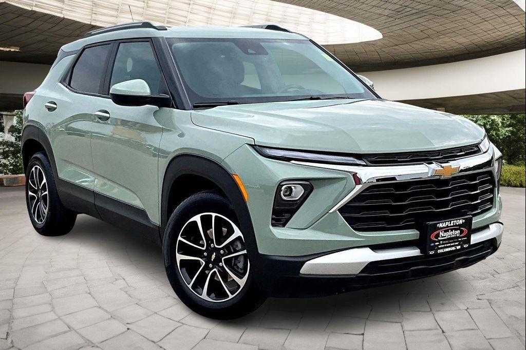 new 2025 Chevrolet TrailBlazer car, priced at $28,435