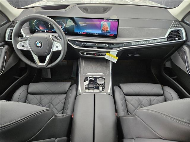 new 2025 BMW X7 car, priced at $95,125