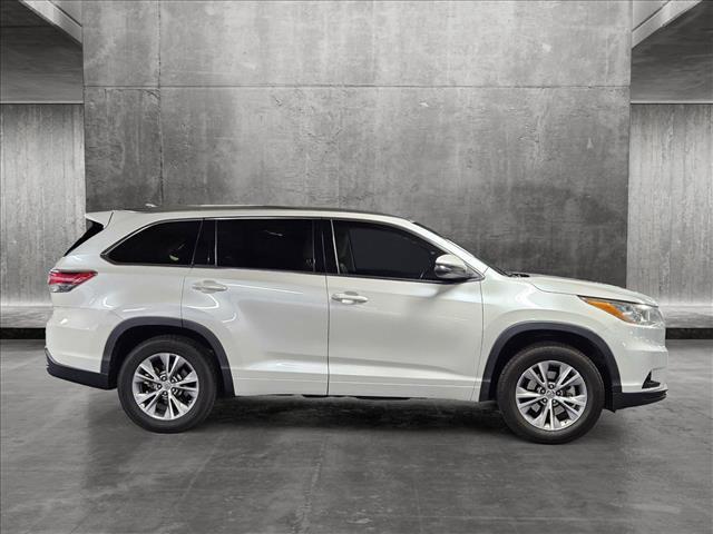 used 2015 Toyota Highlander car, priced at $19,890