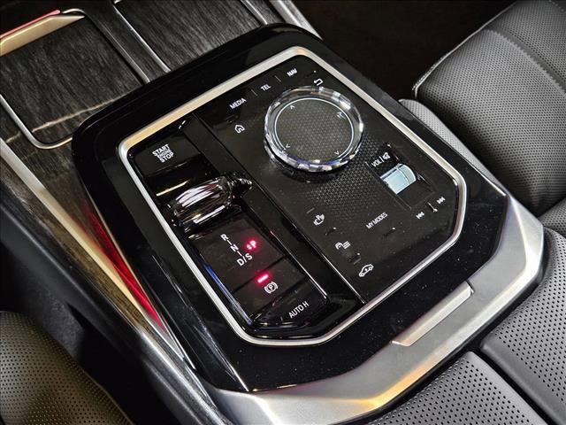 new 2025 BMW 760 car, priced at $135,275