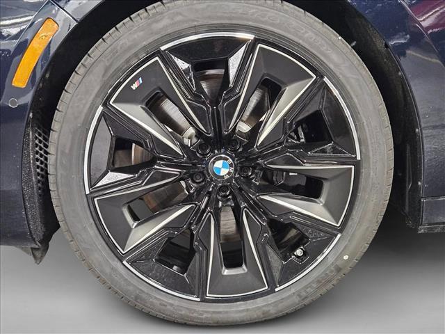 new 2025 BMW 760 car, priced at $135,275