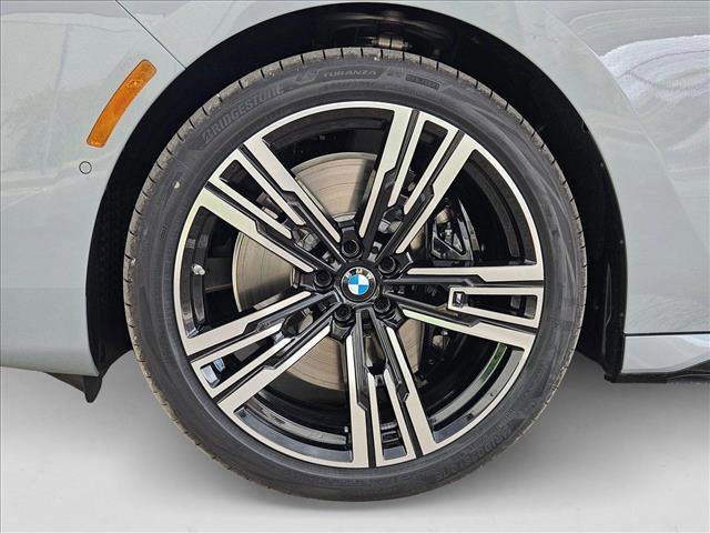 new 2025 BMW 760 car, priced at $133,685