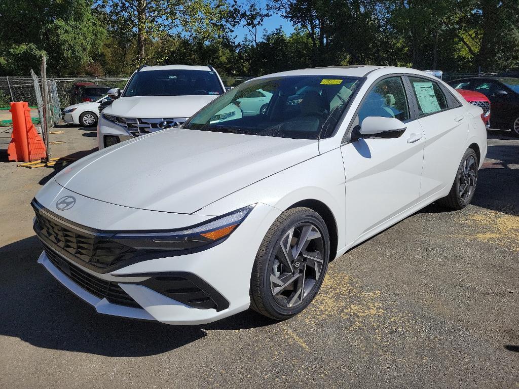 new 2025 Hyundai Elantra HEV car, priced at $31,535