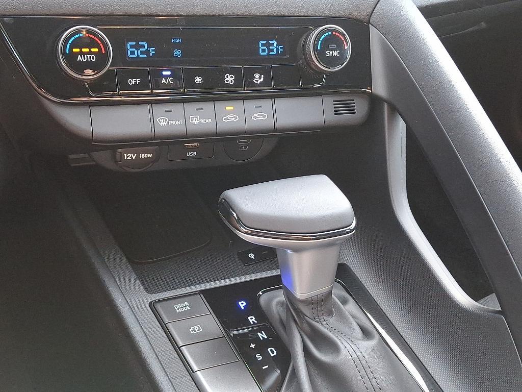 new 2025 Hyundai Elantra car, priced at $25,020